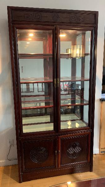 急售 一套 红木餐桌 和 酒柜 。 请发短信 询问 718- 288- 8977(图1)