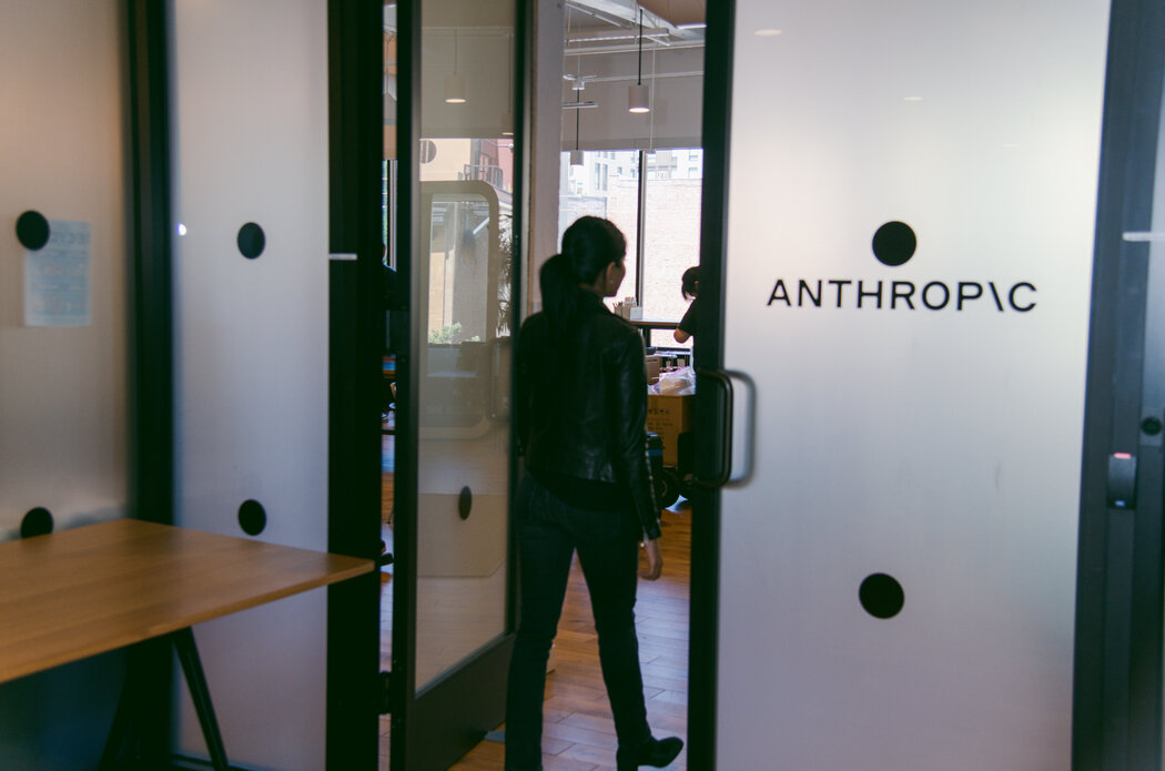 利用AI开发生物武器?Anthropic称阻止多起相关企图(图2) 利用AI开发生物武器?Anthropic称阻止多起相关企图