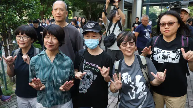 香港支聯會「煽動顛覆」案:被告們的伴侶與戰友(图1) 香港支聯會「煽動顛覆」案:被告們的伴侶與戰友
