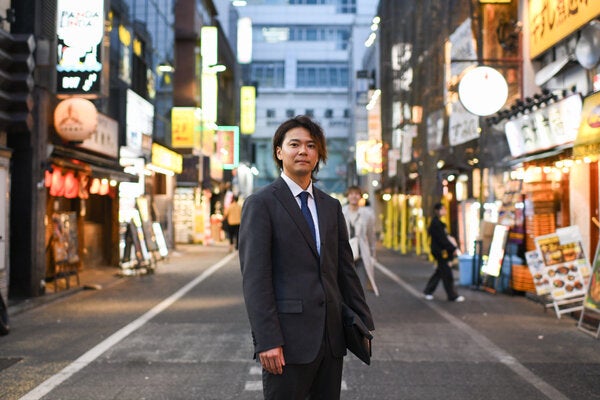 恋爱结婚效率为上?日本单身年轻人走进婚介所(图1) 恋爱结婚效率为上?日本单身年轻人走进婚介所